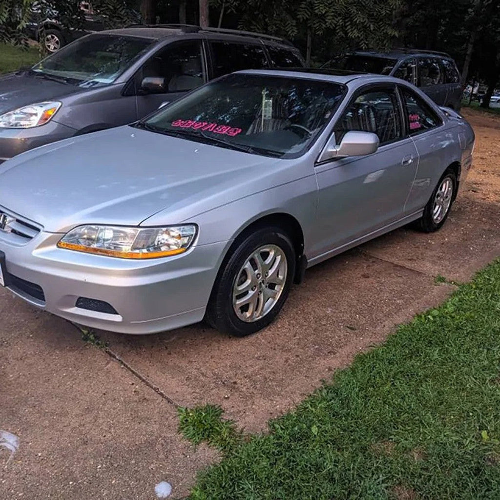 Kanji windshield banner decal in pink on a silver Honda Accord coupe